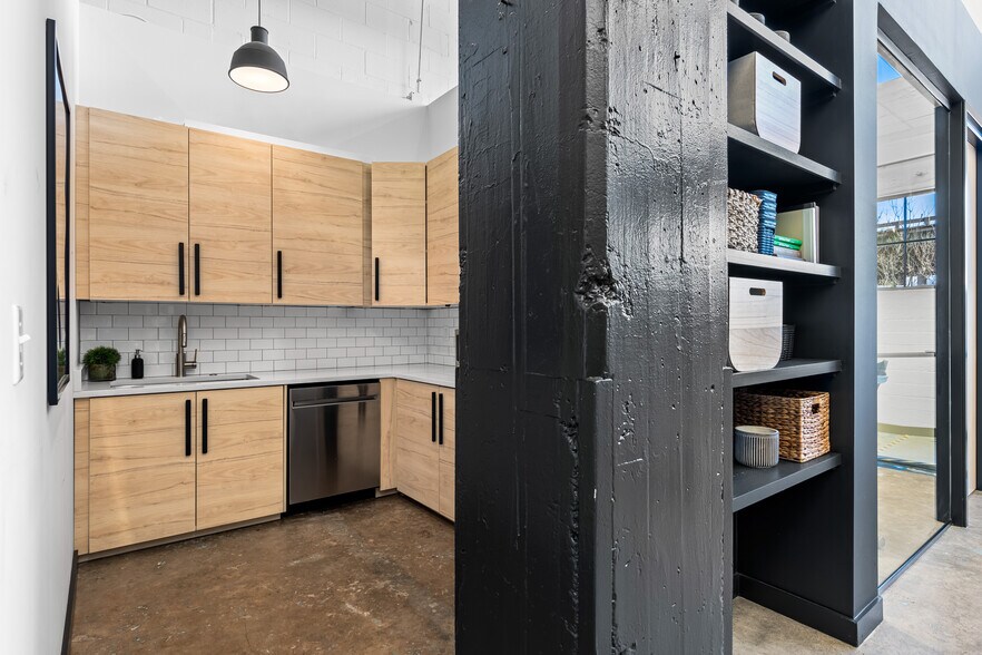 More Photos Of 1143 1st Ave S, Birmingham Office For Lease