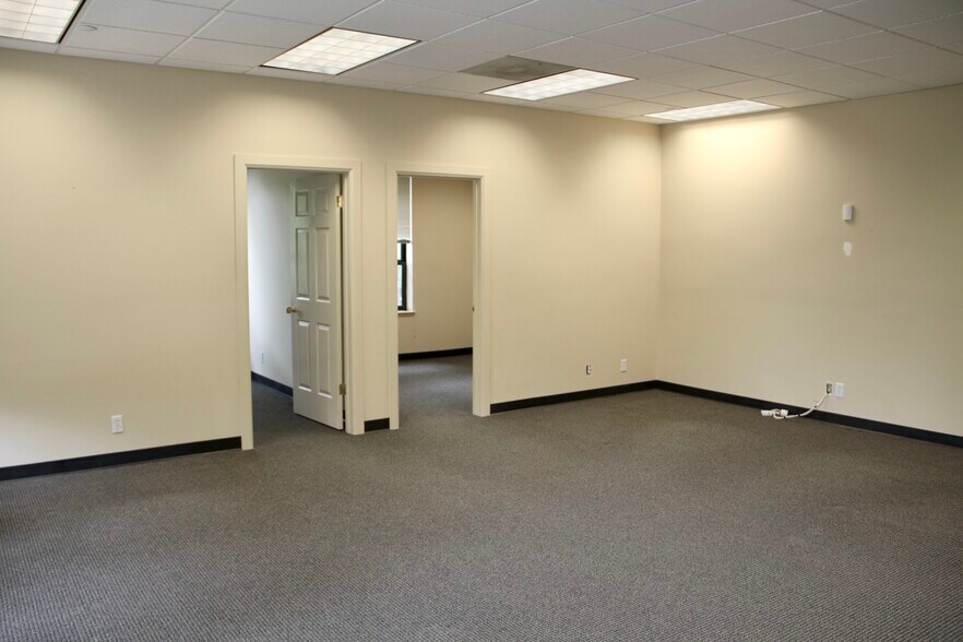 More Photos Of 7599 Redwood Blvd, Novato Unknown For Lease