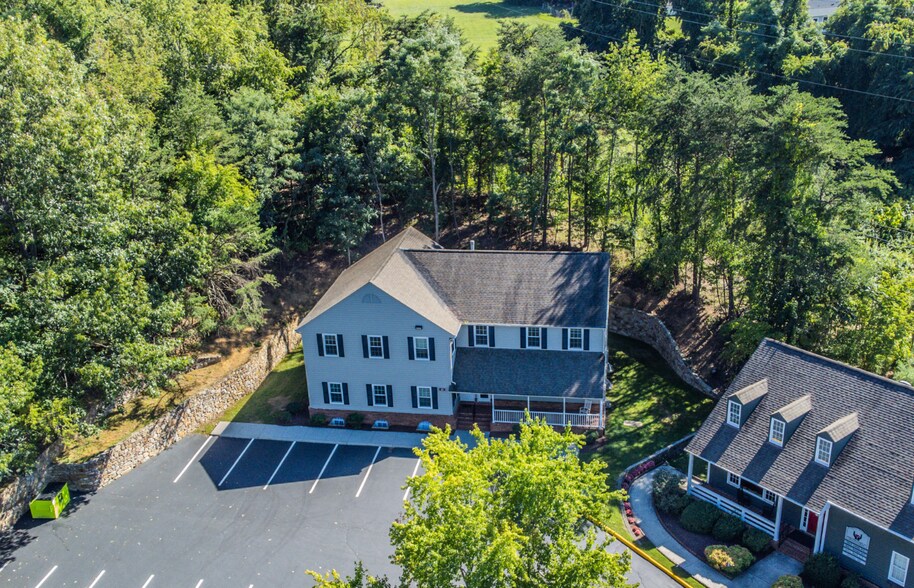 More Photos Of 3241 Electric Rd, Roanoke Office For Lease