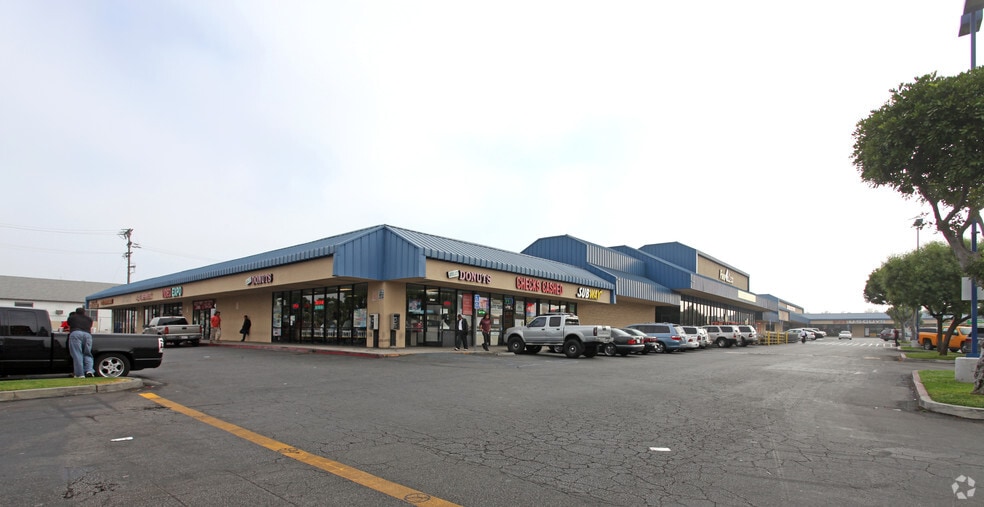 More Photos Of 12727-12765 Van Nuys Blvd, Pacoima Unknown For Lease