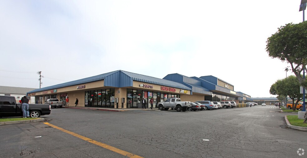 More Photos Of 12727-12765 Van Nuys Blvd, Pacoima Unknown For Lease
