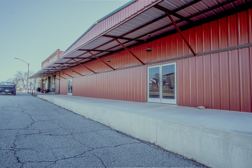 More Photos Of 103 N. Clarady, Wanette Industrial For Sale