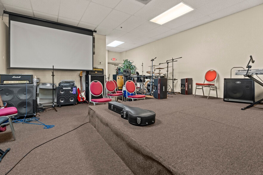 More Photos Of 3239 Old Winter Garden Rd, Orlando Flex For Sale