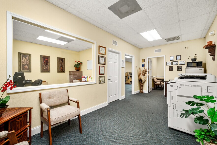 More Photos Of 33 Ryant Blvd, Sebring Medical For Sale
