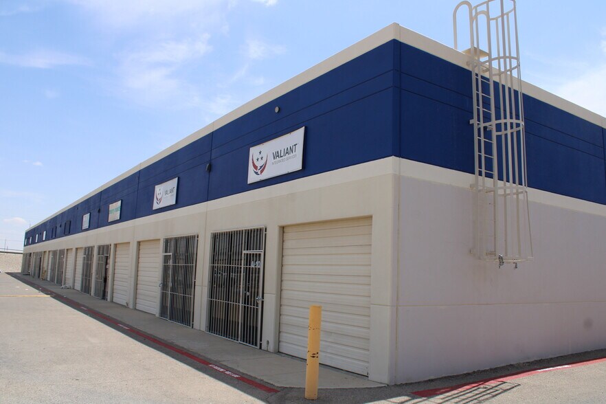 Primary Photo Of 8935 Gateway Blvd S, El Paso Showroom For Lease