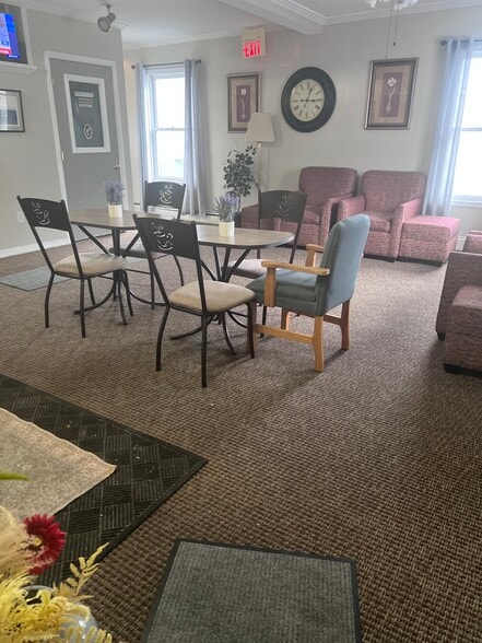 More Photos Of 180 E 10th St, Oswego Hotel For Sale