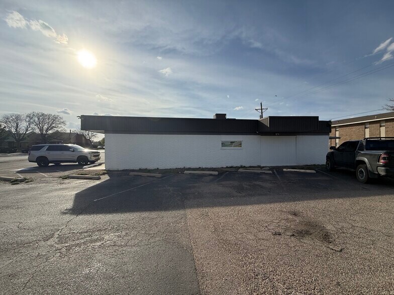 More Photos Of 3706 Mockingbird Ln, Amarillo Office For Sale