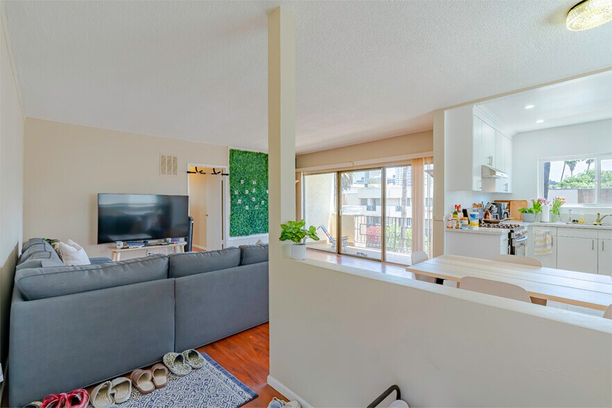 More Photos Of 741 S Hobart Blvd, Los Angeles Apartments For Sale
