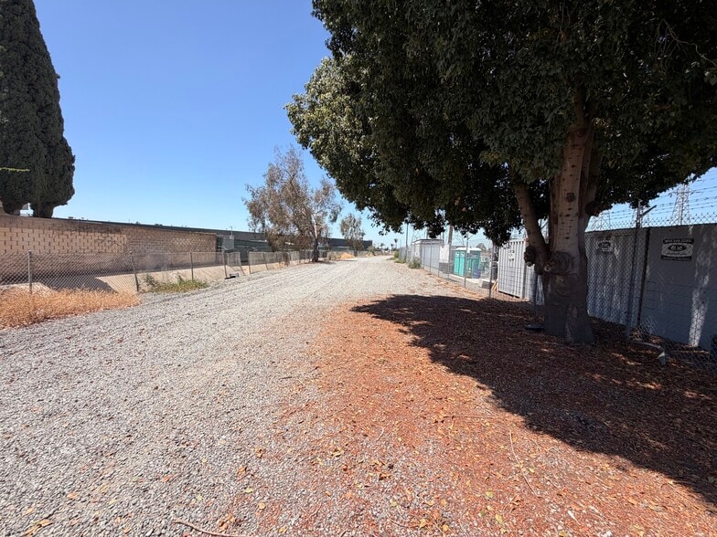 More Photos Of 1543 N Tustin Ave, Orange Land For Lease
