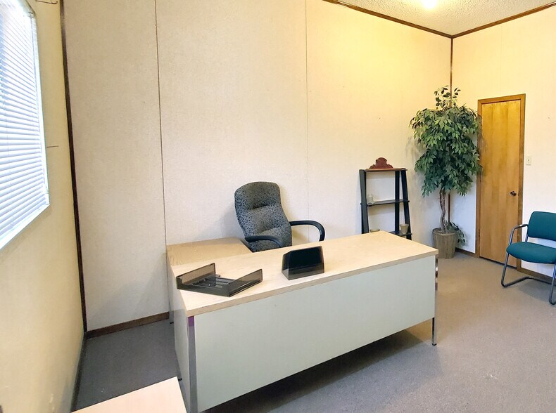 More Photos Of 400 E Center St, Duncanville Office Residential For Sale