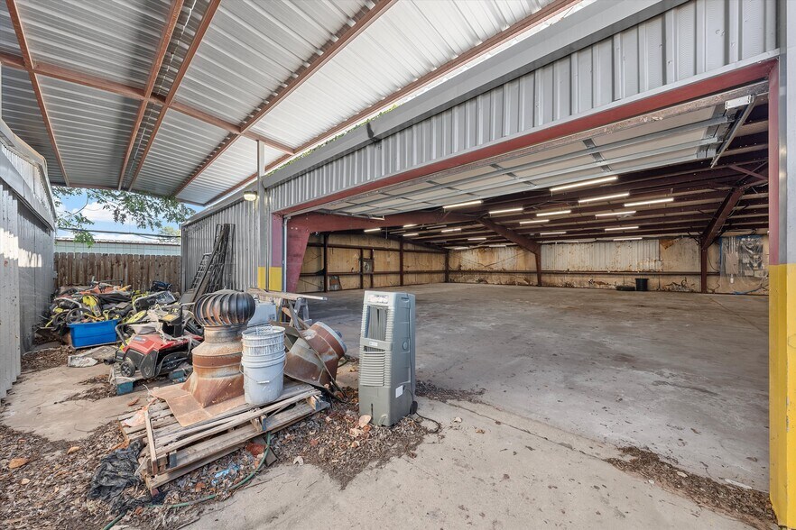 More Photos Of 200 N Lacy Dr, Waco Warehouse For Lease