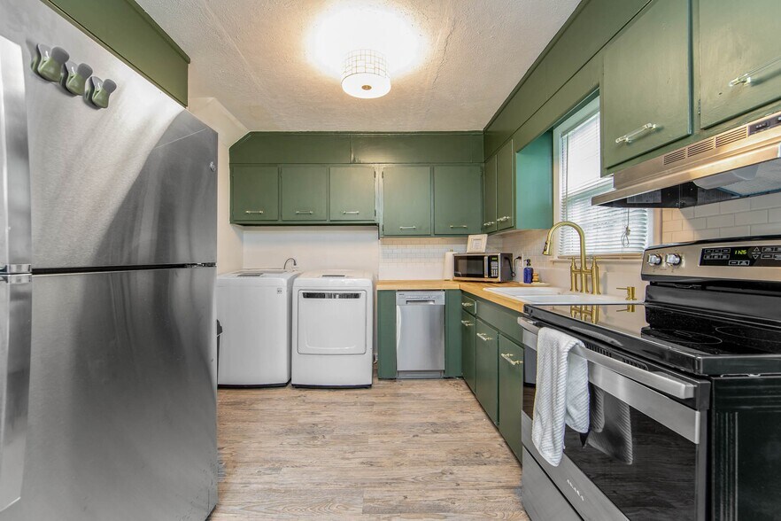 More Photos Of 812-830 Pilot Ave, Fayetteville Multifamily For Sale