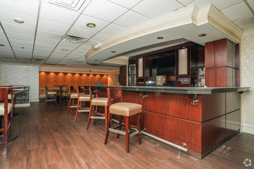 More Photos Of 200 E Amite St, Jackson Hotel For Sale