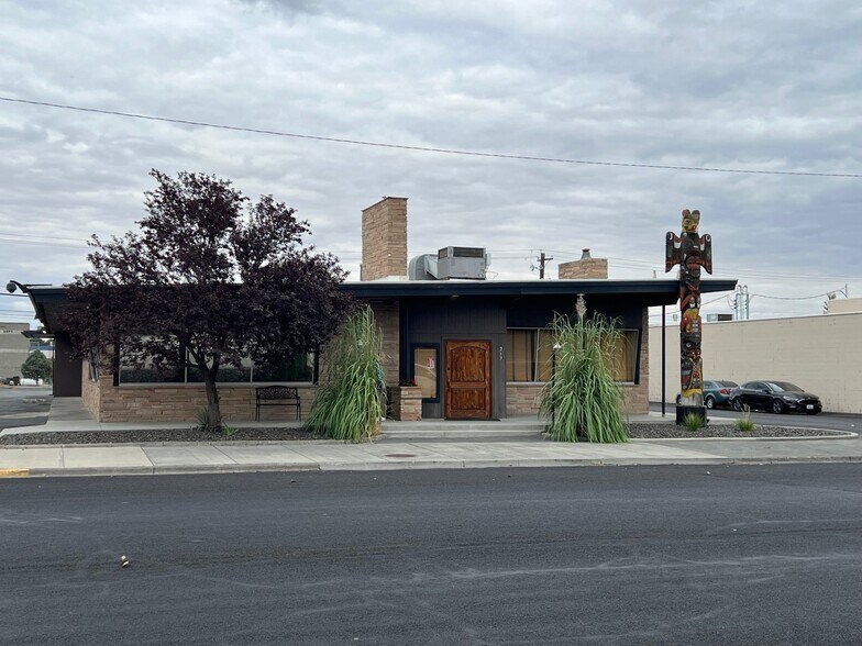 Primary Photo Of 217 N Elder St, Moses Lake Restaurant For Sale