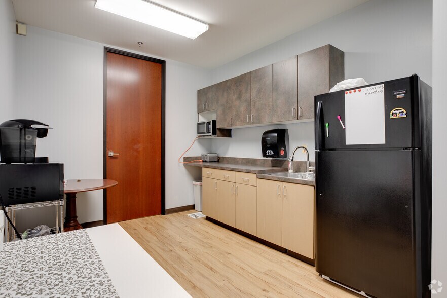More Photos Of 8165 E Indian Bend Rd, Scottsdale Medical For Lease