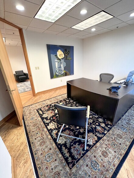 More Photos Of 5950 Berkshire Ln, Dallas Office For Lease