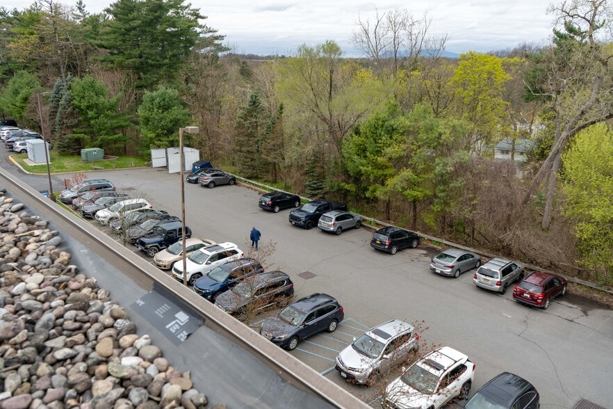 More Photos Of 117 Mary's Ave, Kingston Medical For Sale