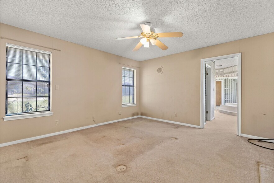 More Photos Of 12409 Lowden Ln, Manchaca Flex For Sale