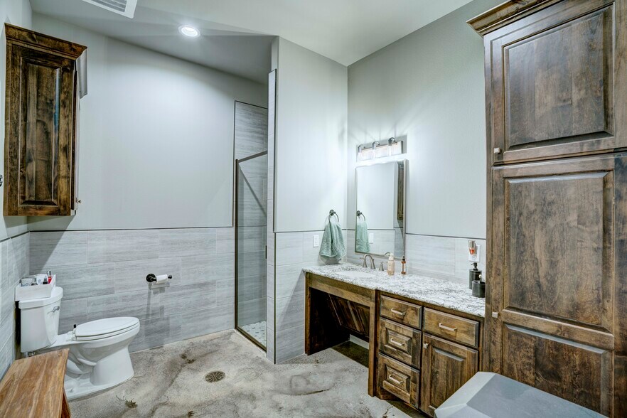 More Photos Of 5805 Starnes Rd, Watauga Office For Sale