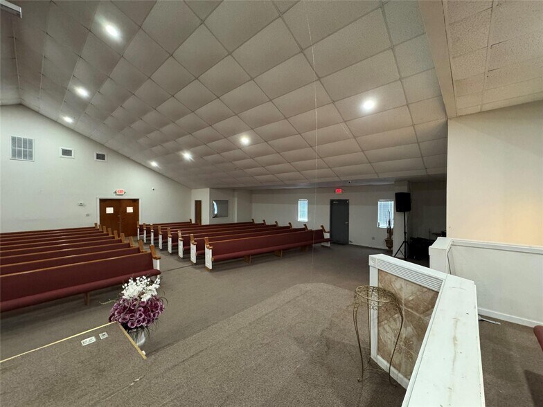 More Photos Of 1427 Russell Rd, Shreveport Office For Sale