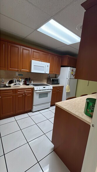 More Photos Of 3100 NW 72nd Ave, Miami Warehouse For Lease