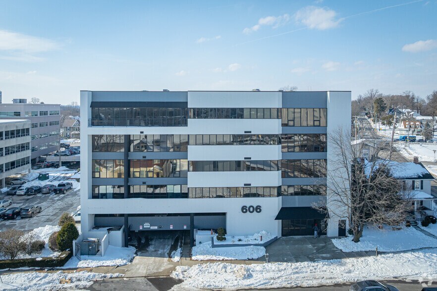 More Photos Of 606 Baltimore Ave, Towson Medical For Lease