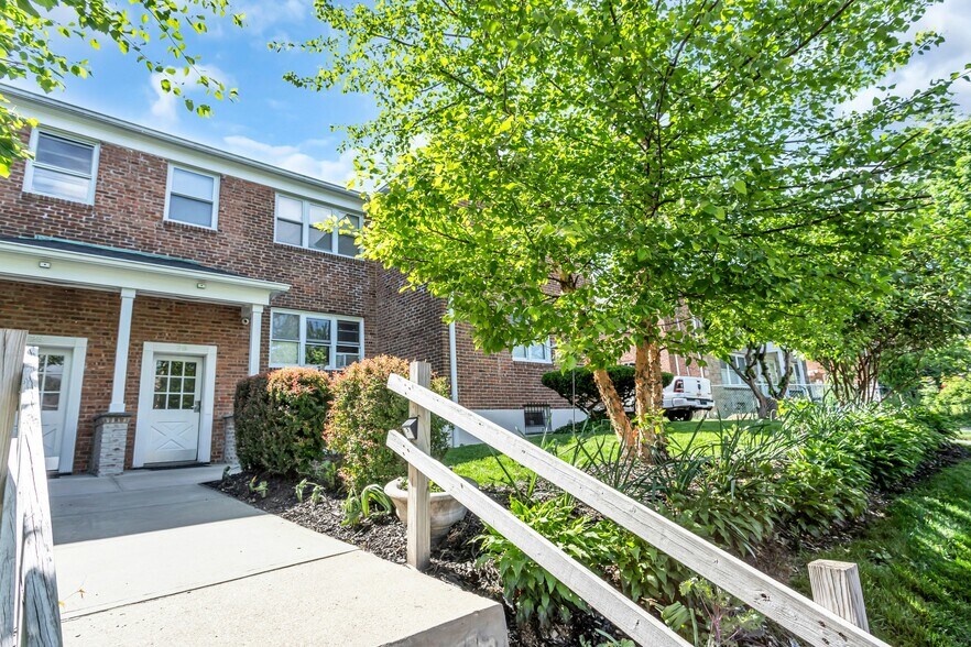 More Photos Of 26 Linden St, Great Neck Apartments For Sale