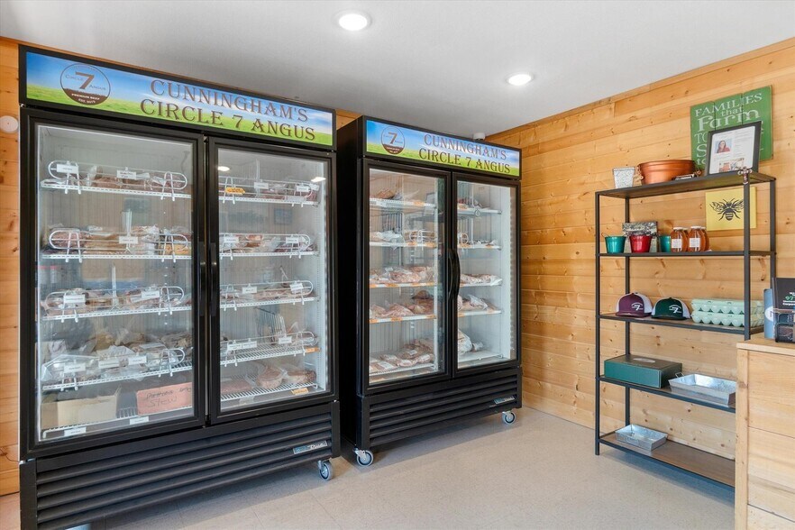 More Photos Of 701 E Pine St, Edgewood Flex For Lease