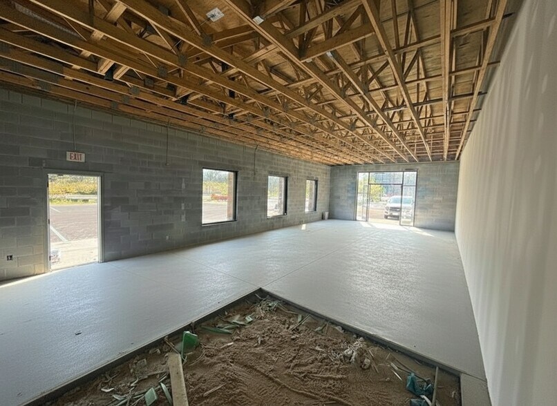 More Photos Of 448 Sigma Dr, Summerville General Retail For Lease