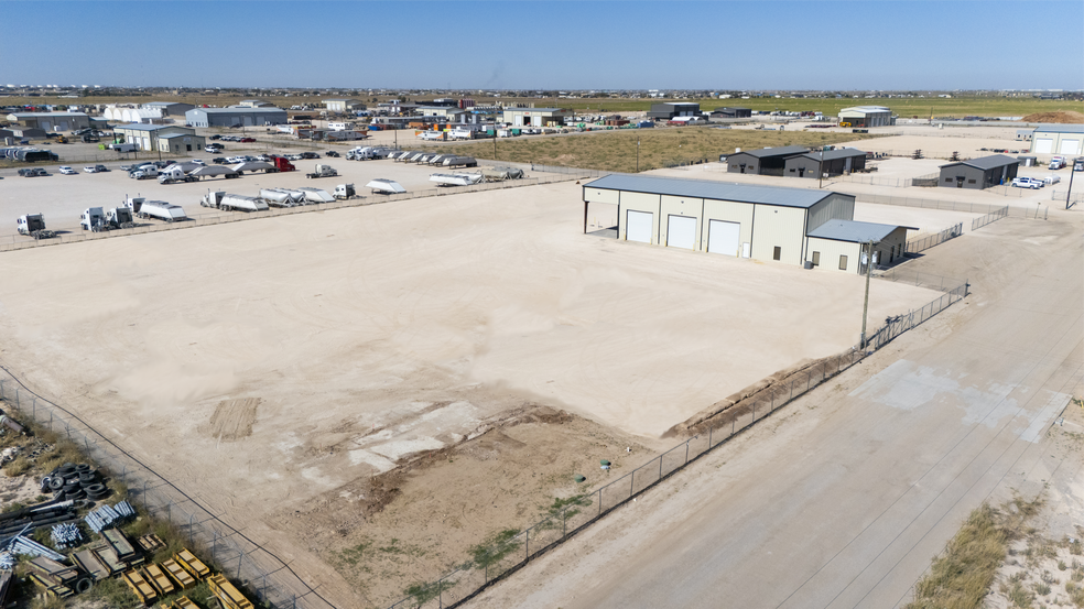 More Photos Of 1806 CR-1101, Midland Warehouse For Lease