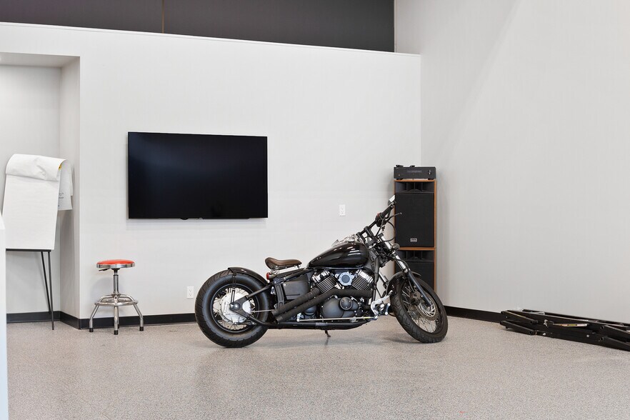 More Photos Of 1750 120 Av NE, Calgary Warehouse For Sale