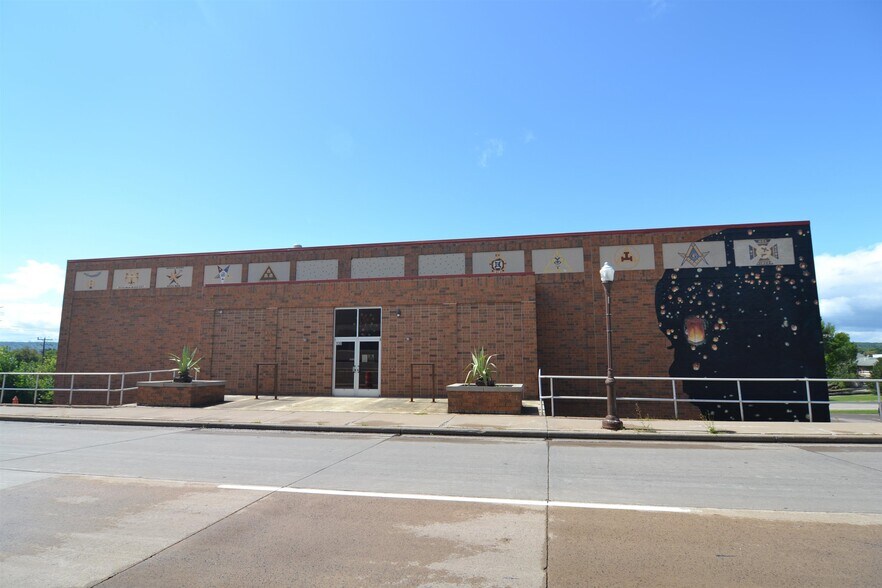 More Photos Of 130 N 1st St, Wausau Storefront Retail Office For Lease