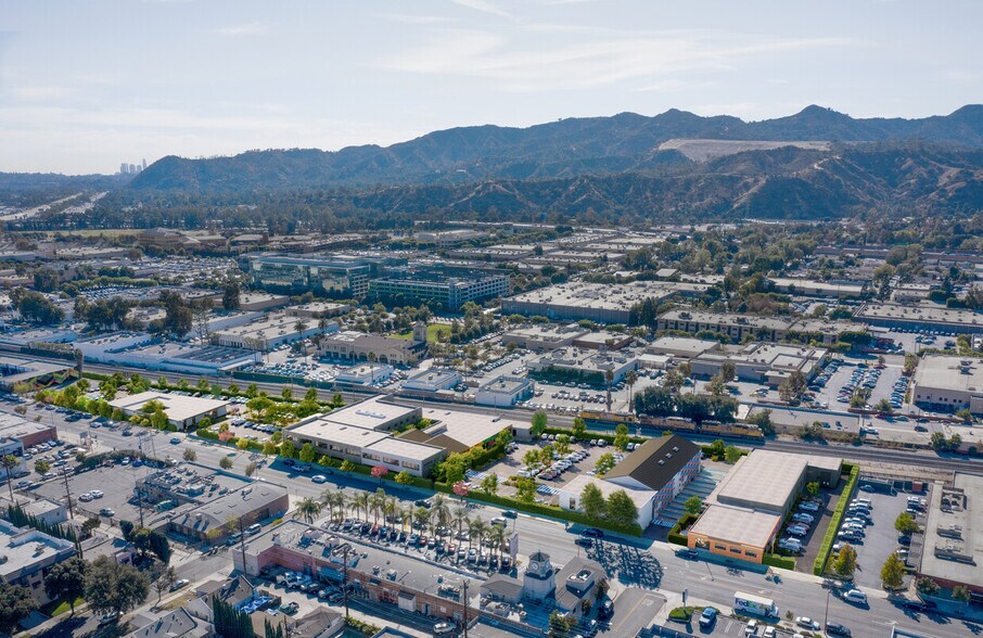 More Photos Of 6325 San Fernando Rd, Glendale Mixed Retail For Lease