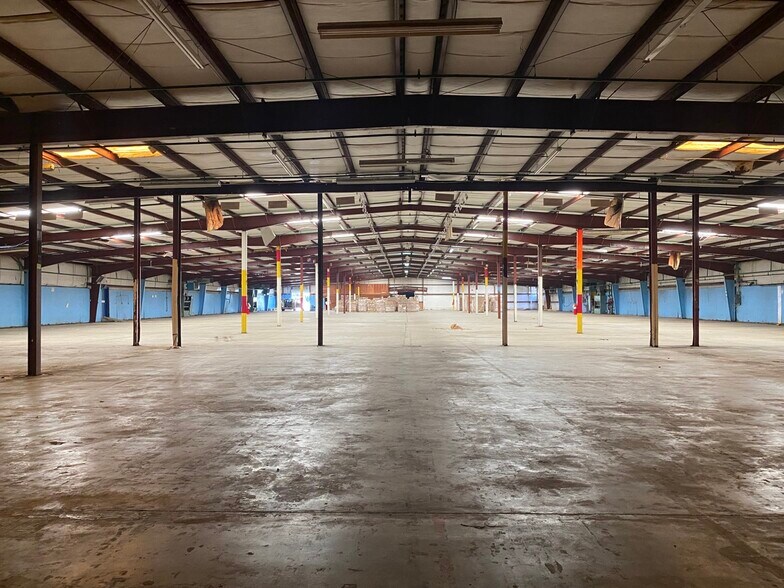 More Photos Of 104 Parsonage St, Mc Rae Distribution For Lease