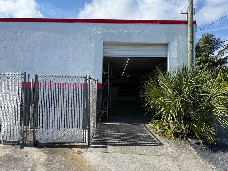 More Photos Of 1601 E Sample Rd, Pompano Beach Freestanding For Sale