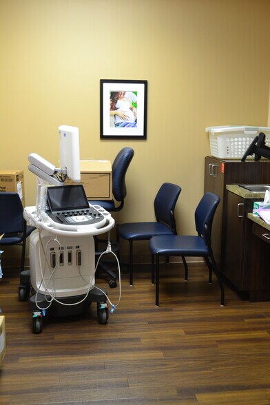 More Photos Of 16301 Fishhawk Blvd, Lithia Medical For Lease