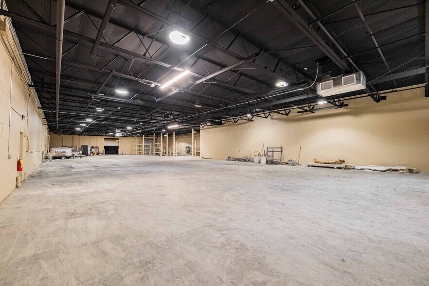 More Photos Of 29330-29350 Stephenson Hwy, Madison Heights Warehouse For Lease