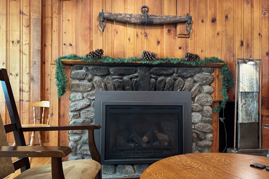 More Photos Of 258 Stagecoach Rd, Sunapee Hotel For Sale