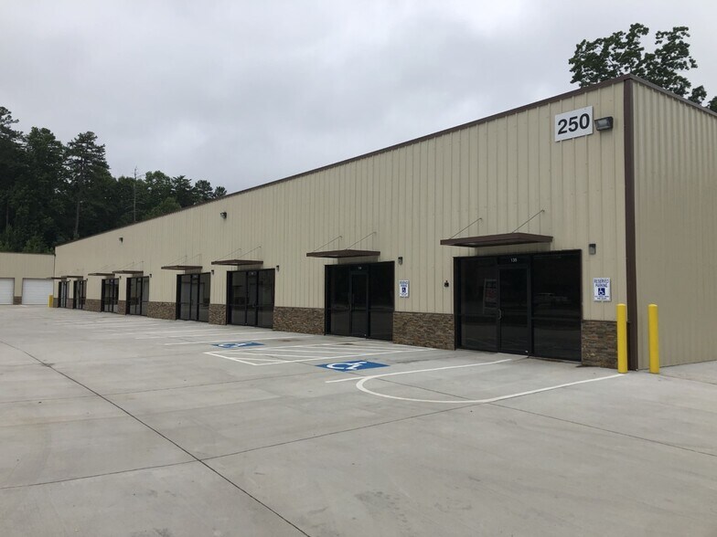 More Photos Of 250 Grogan Dr, Dawsonville Warehouse For Lease