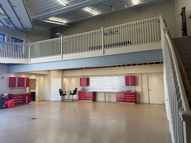 More Photos Of 2256 Ferry Rd, Naperville Flex For Sale