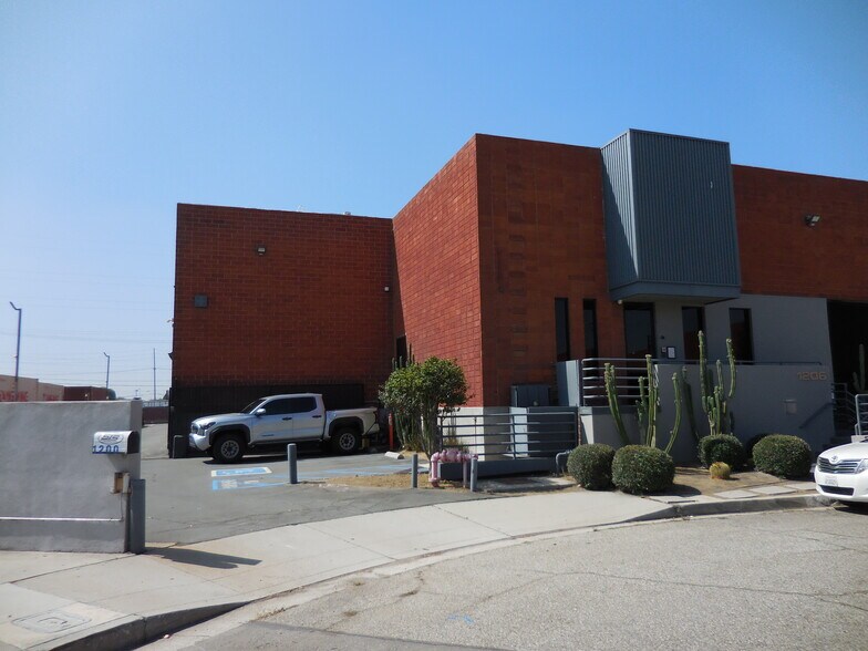 More Photos Of 1206-1210 W Jon St, Torrance Warehouse For Sale