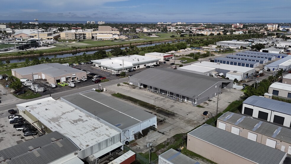 More Photos Of 313 Seaboard Ave, Venice Unknown For Lease