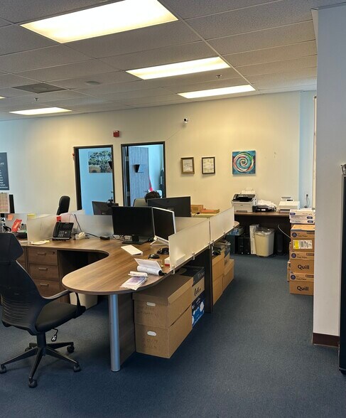 More Photos Of 28939-28945 Avenue Williams, Valencia Warehouse For Lease