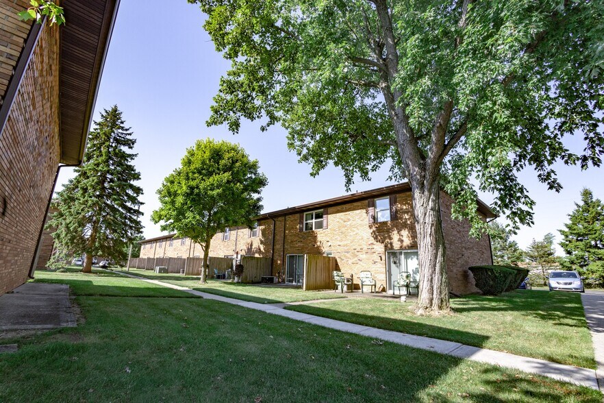 More Photos Of 2111 W Frederick Dr, Marion Apartments For Sale