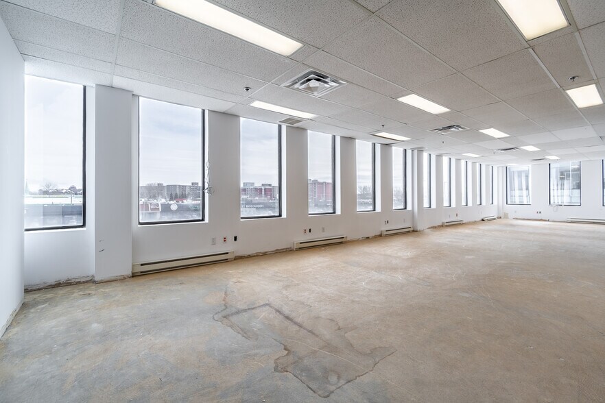 More Photos Of 3131 Boul Saint-Martin O, Laval Office For Lease