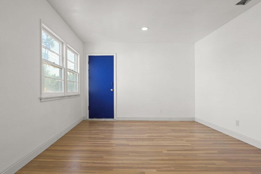 More Photos Of 4409 Victoria Park Dr, Los Angeles Apartments For Sale