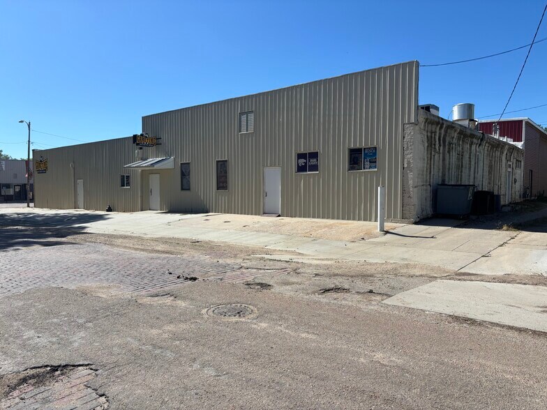 More Photos Of 106 E 4th St, Washington Restaurant For Sale