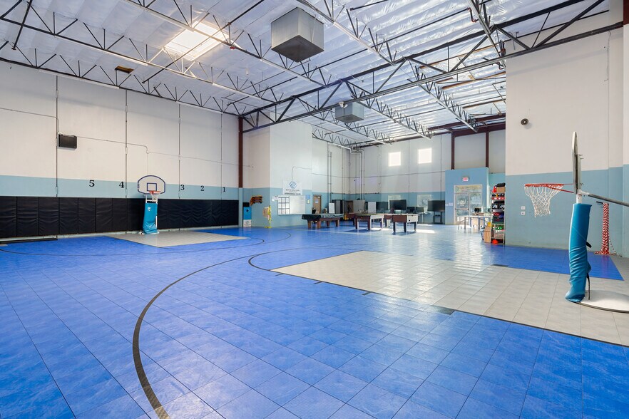 More Photos Of 5207 Young St, Bakersfield Industrial For Sale