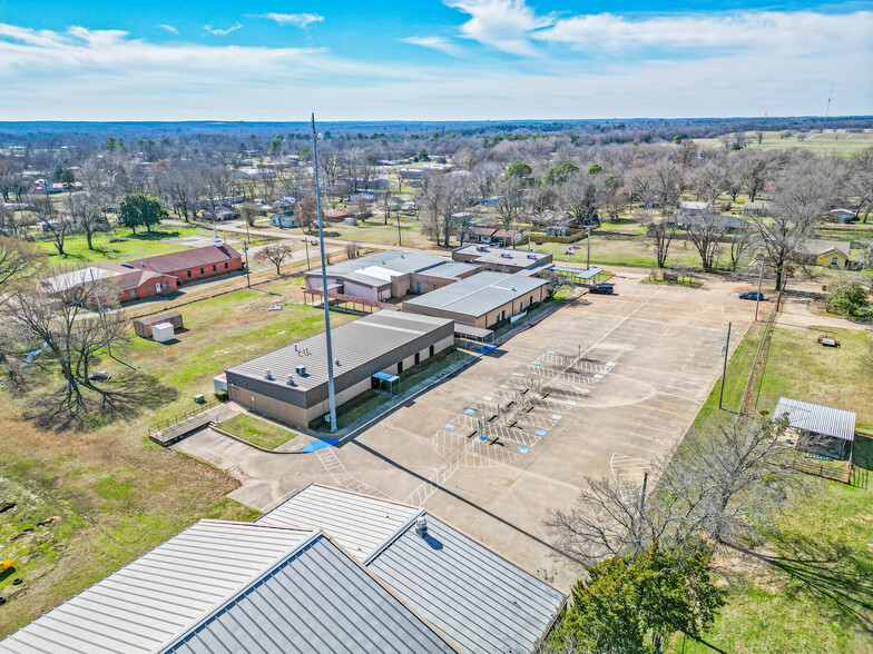 Primary Photo Of 214 N School St, Winfield Flex For Sale