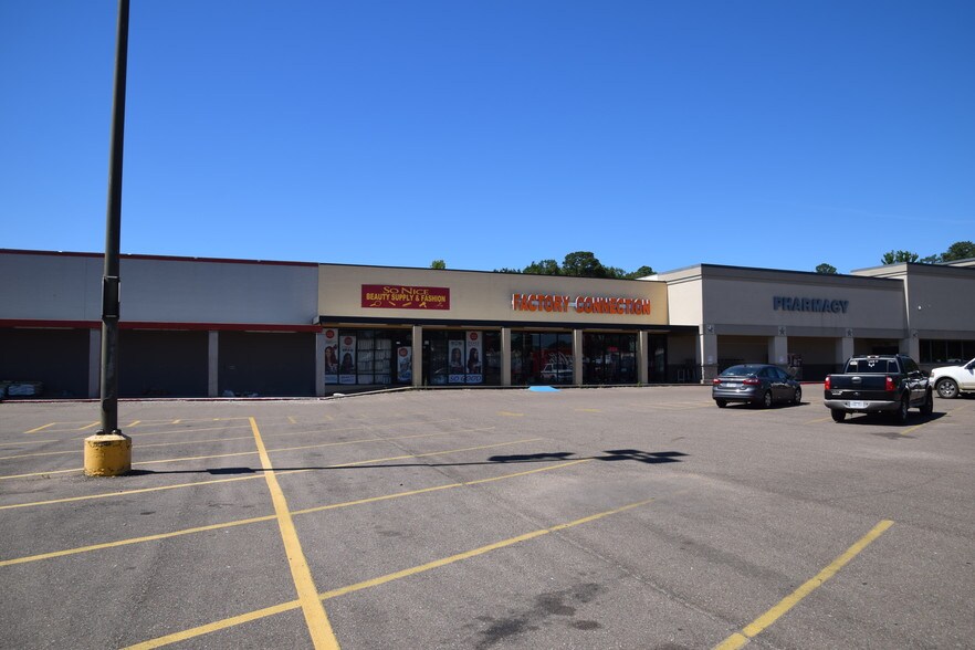 More Photos Of 1629 E Main St, Magnolia General Retail For Sale